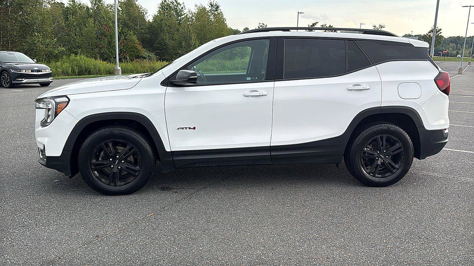 Used 2022 GMC Terrain AT4 AWD/4WD image 11