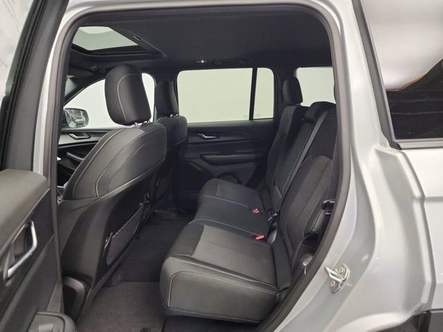 New 2025 Jeep Grand Cherokee Laredo X w/ Luxury Tech Group I image 28