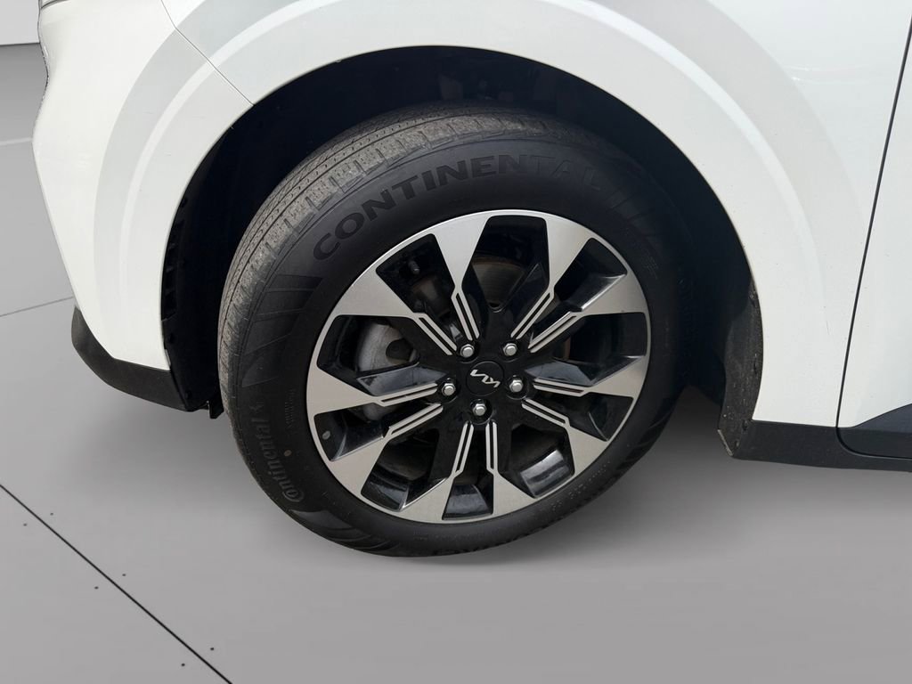 Used 2024 Kia Carnival EX FWD image 9