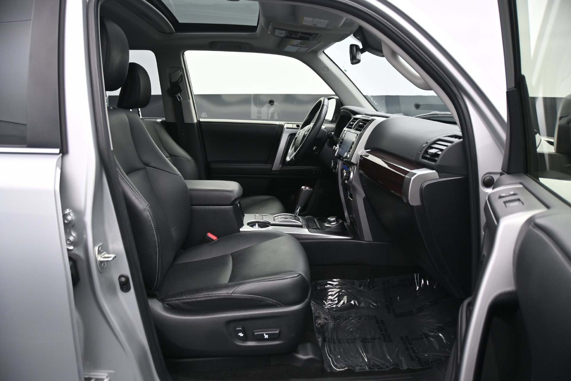 Used 2024 Toyota 4Runner Limited AWD/4WD image 13