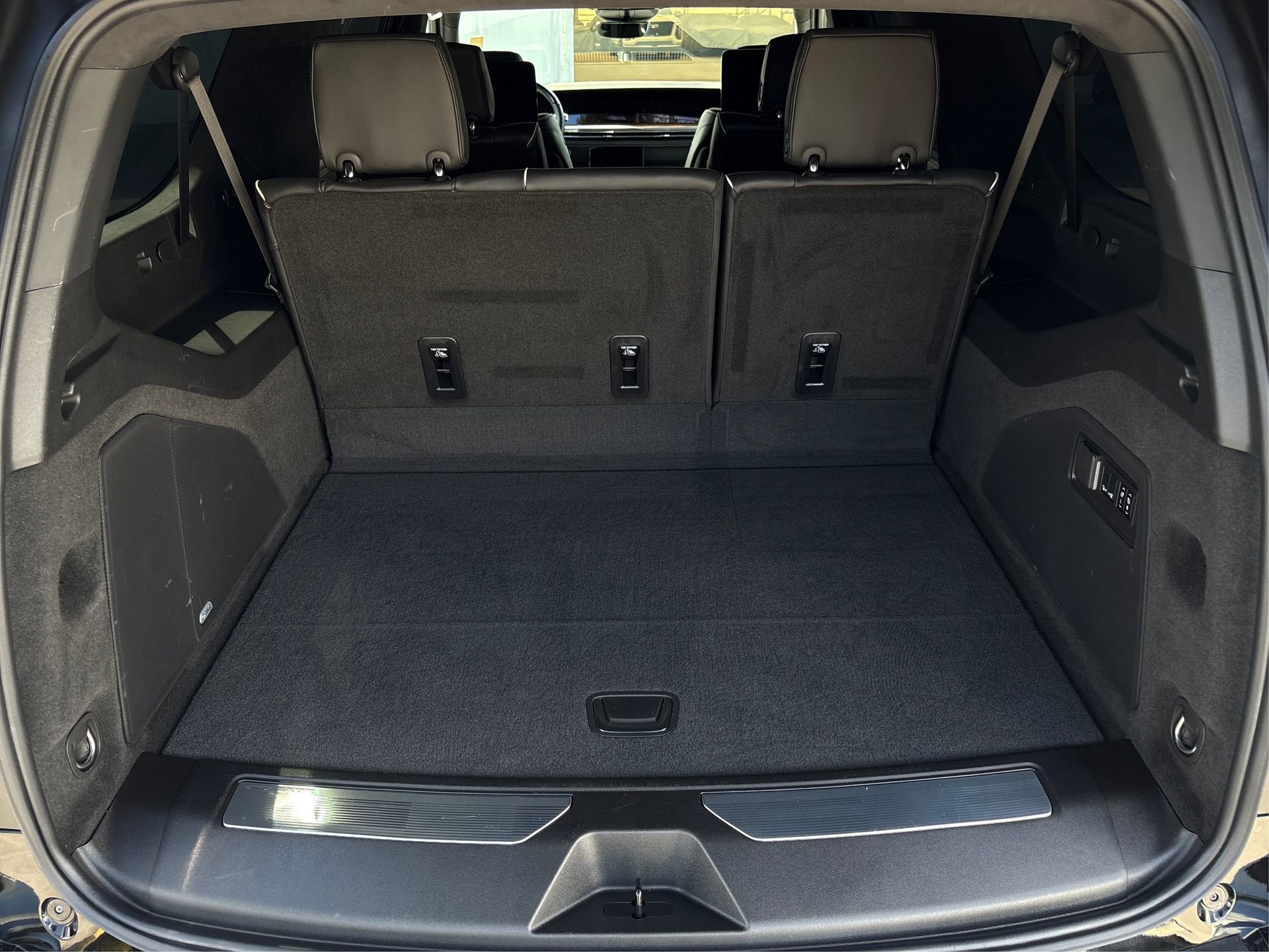 Certified 2025 Cadillac Escalade ESV Sport Platinum image 13