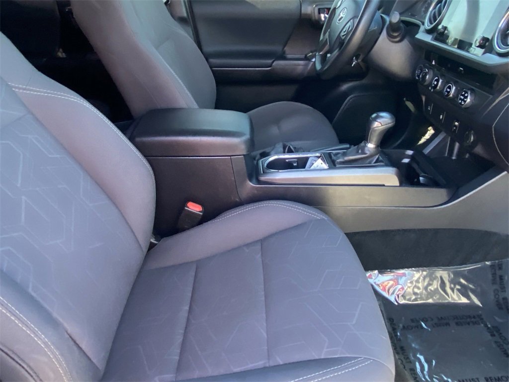 Certified 2017 Toyota Tacoma TRD Off-Road image 14