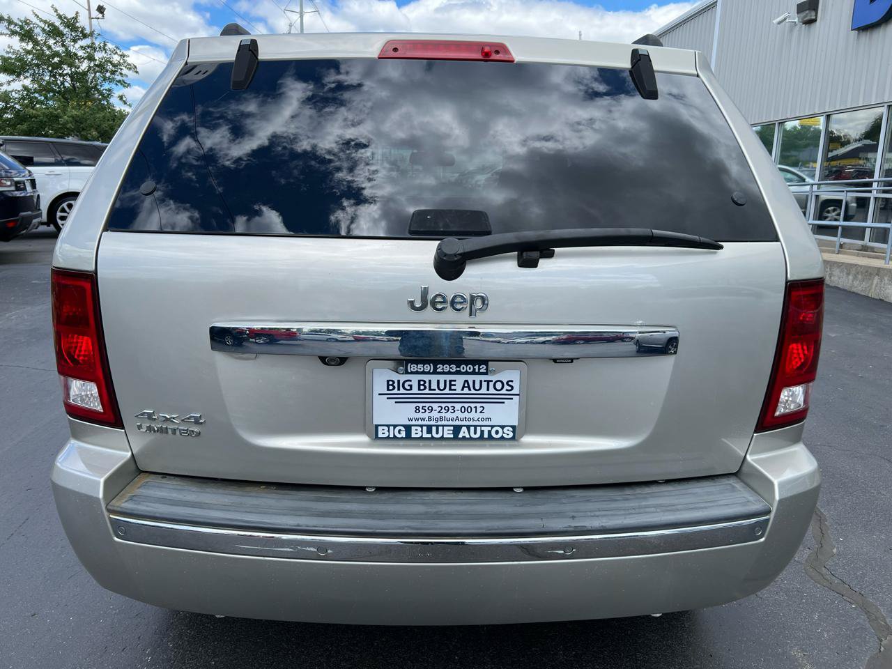 Used 2010 Jeep Grand Cherokee Limited AWD/4WD image 4