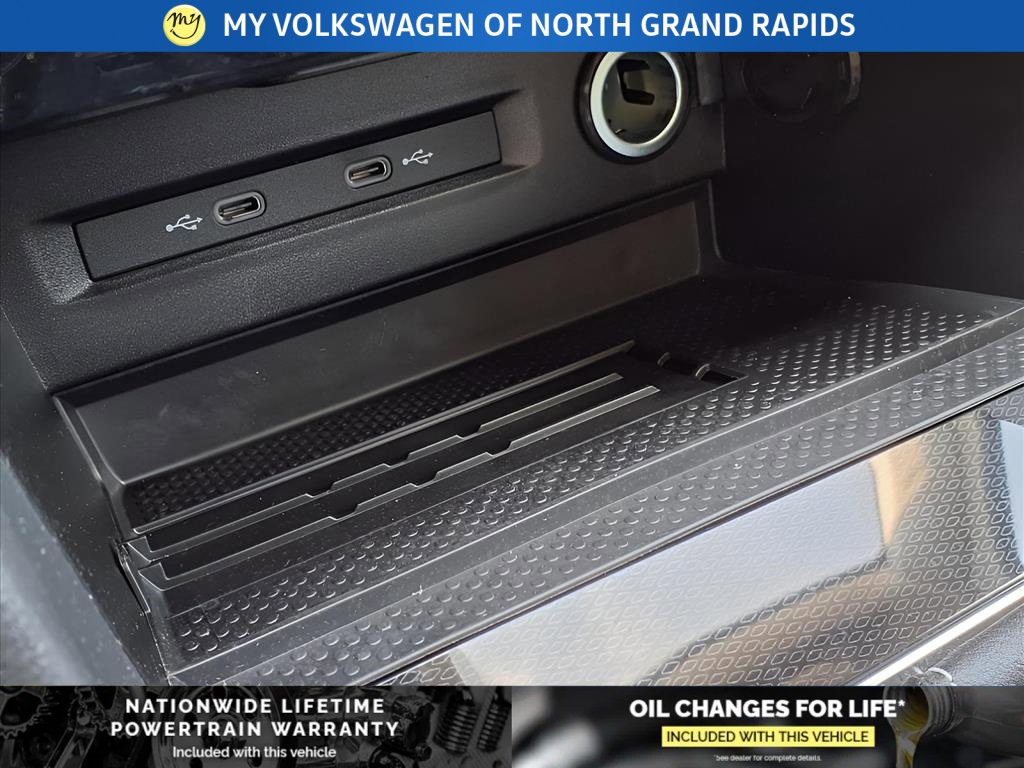 New 2025 Volkswagen Taos SE image 16