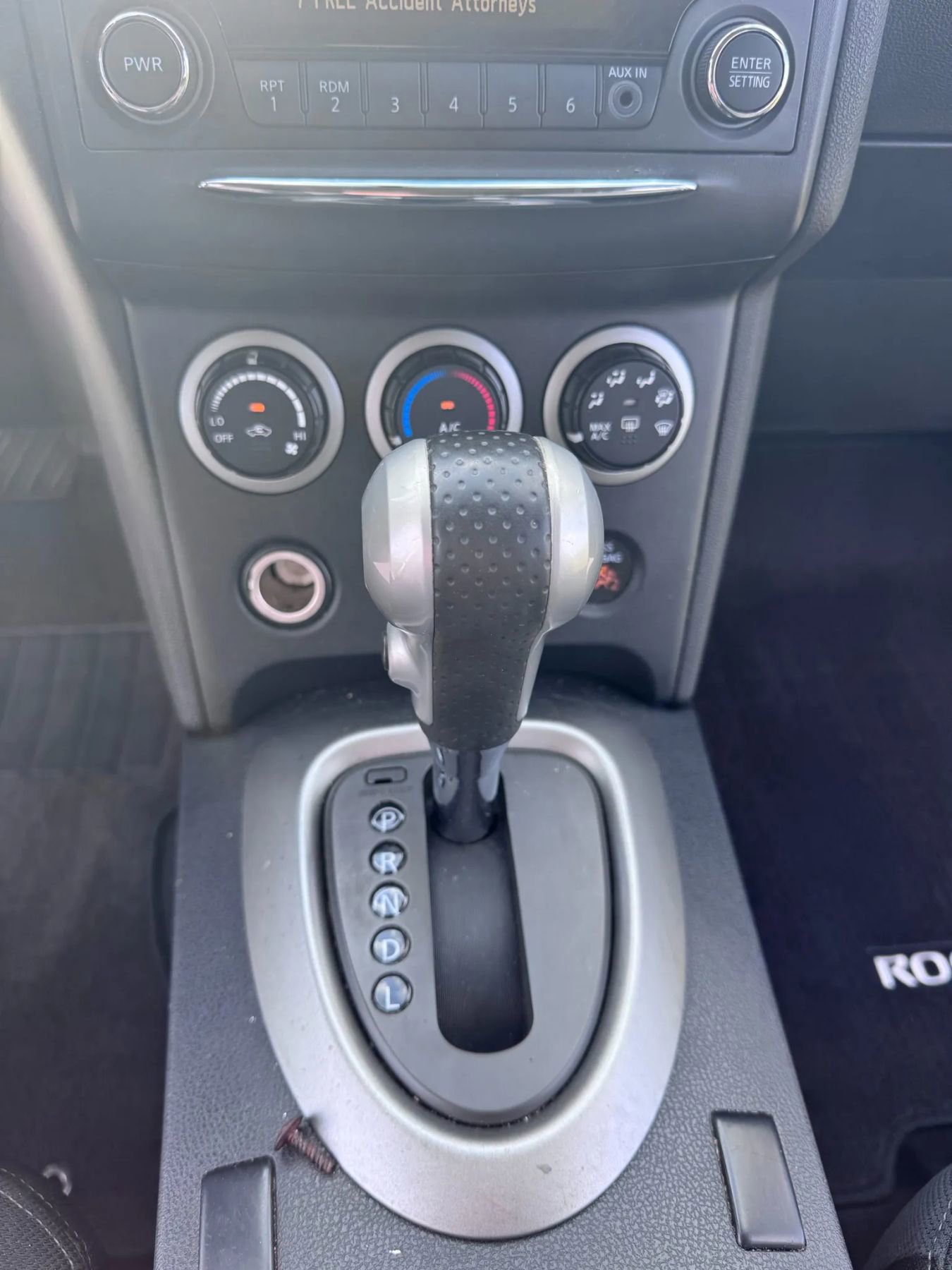 Used 2013 Nissan Rogue SV image 16