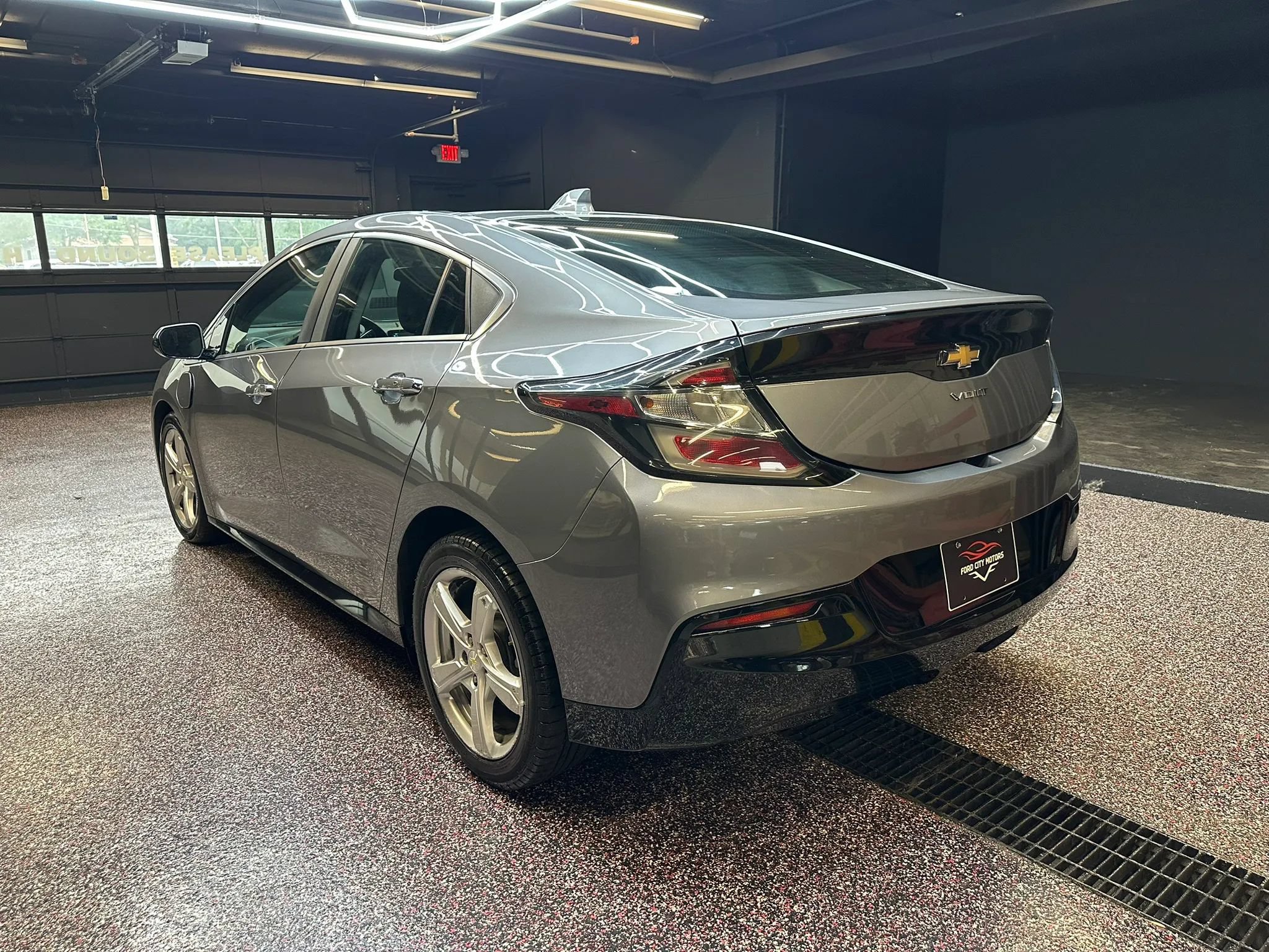 Used 2018 Chevrolet Volt LT FWD image 5