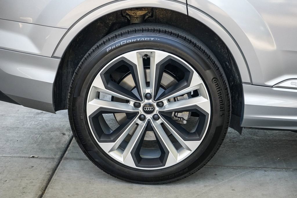 Used 2020 Audi Q7 3.0T Premium Plus w/ Premium Plus Package AWD/4WD image 11
