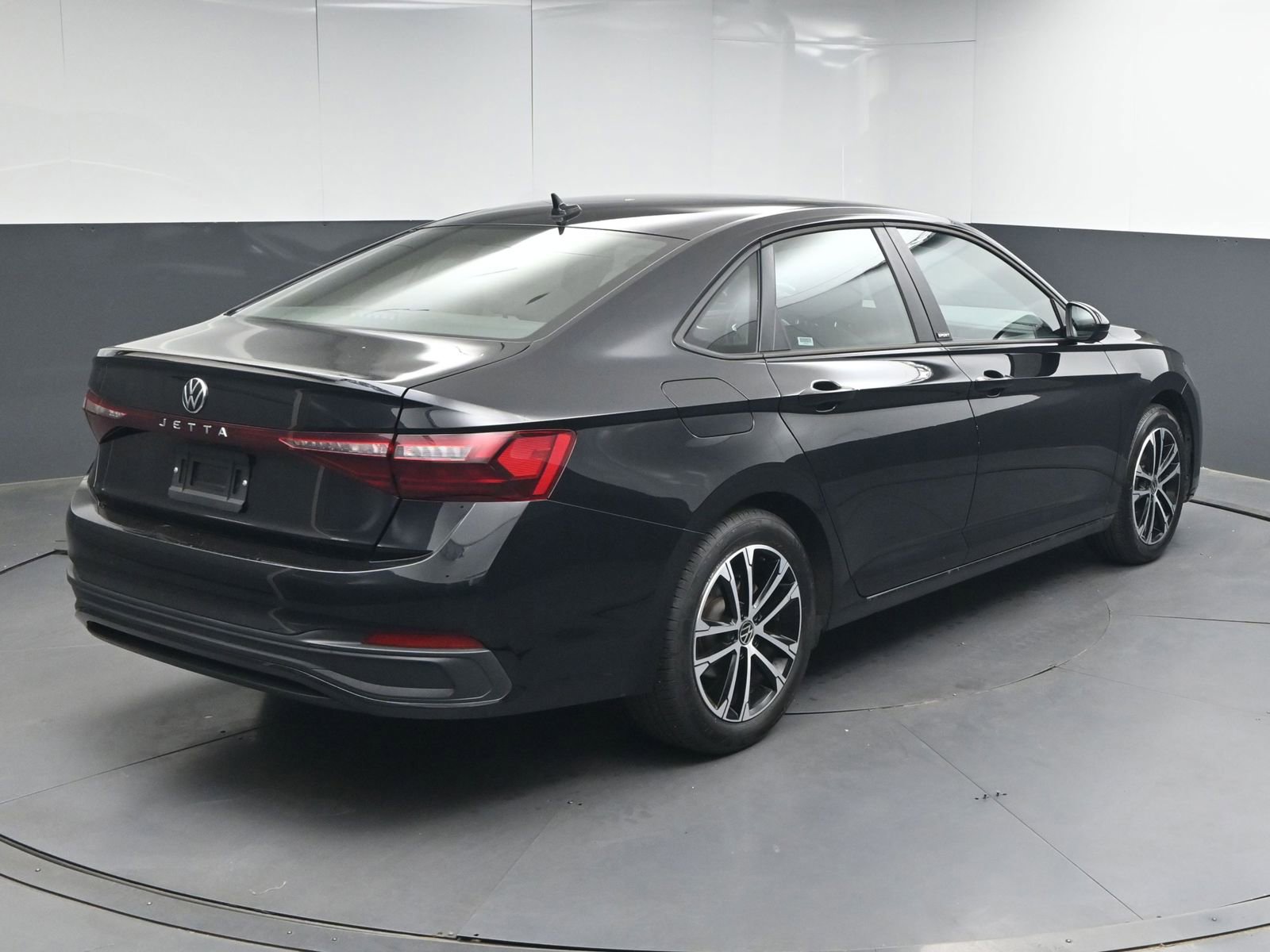 Used 2025 Volkswagen Jetta Sport FWD image 7