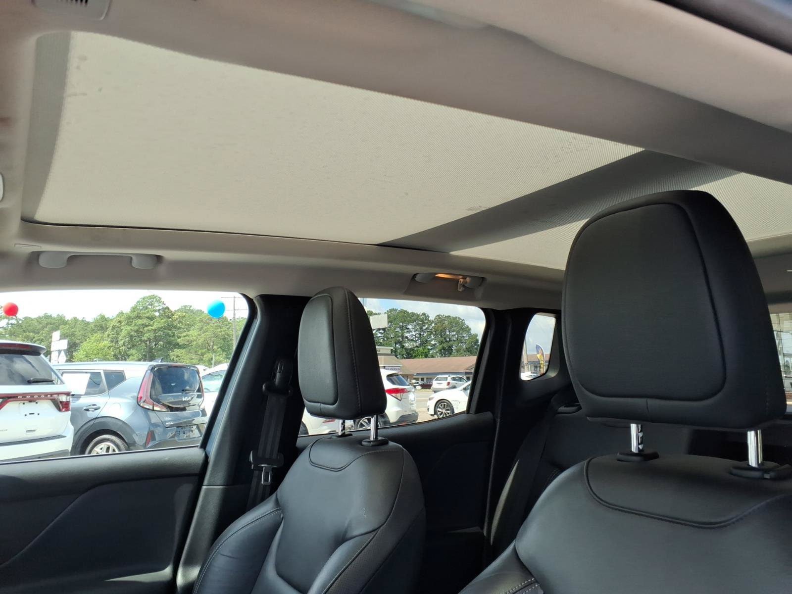 Used 2021 Jeep Renegade Limited w/ Sun & Sound Group AWD/4WD image 17