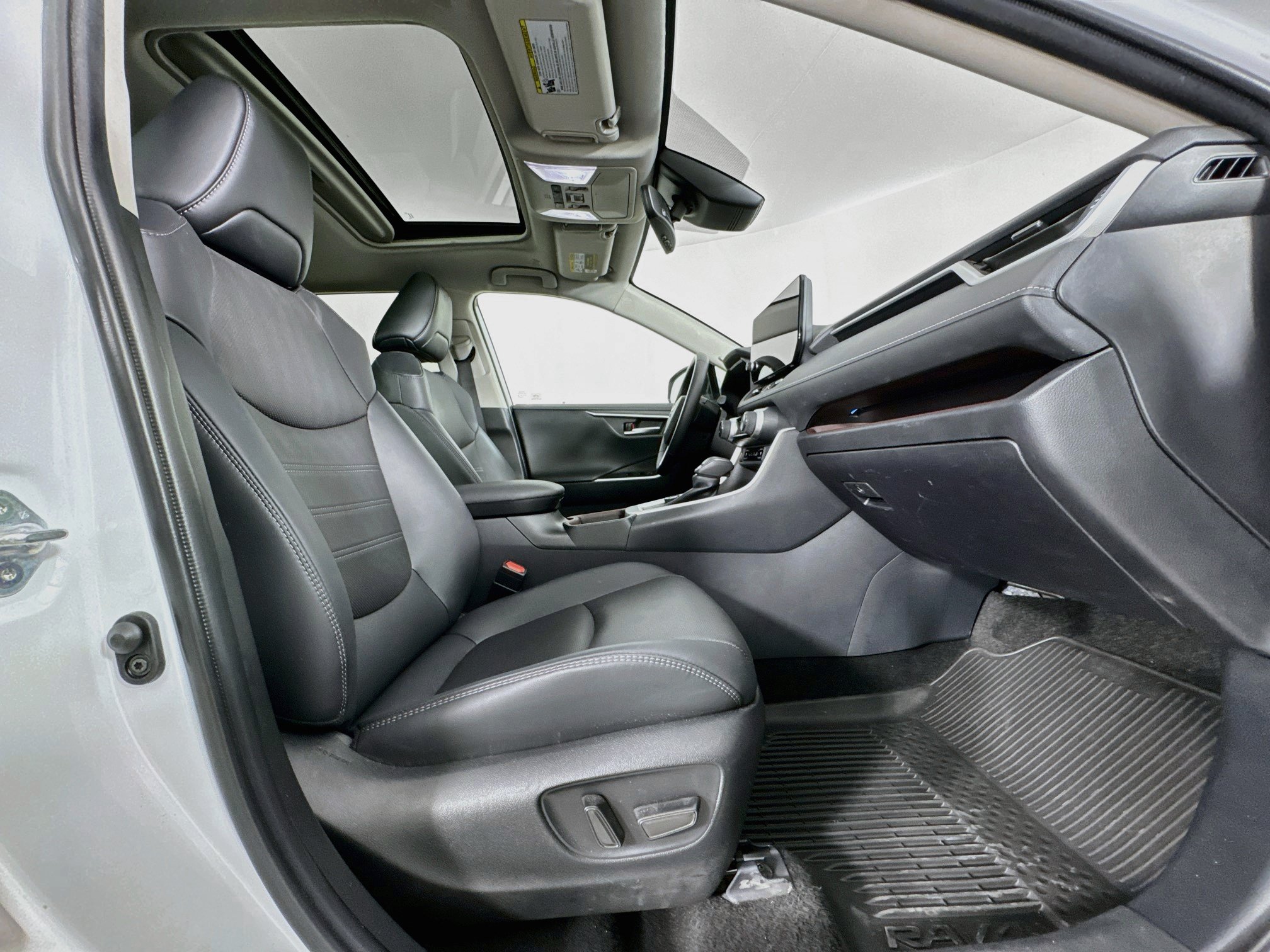 Certified 2025 Toyota RAV4 Limited AWD/4WD image 30