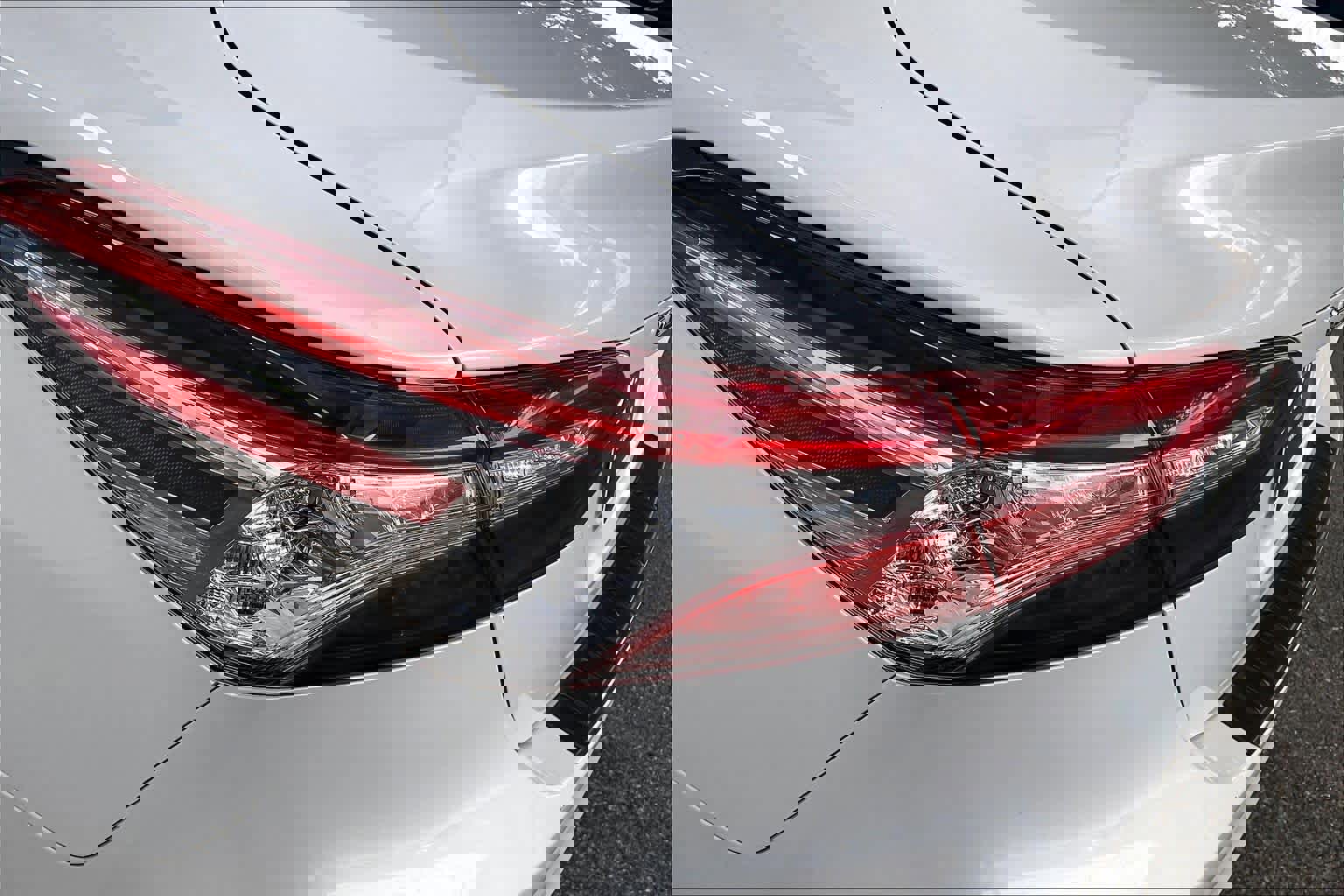 Used 2020 Toyota Camry XLE FWD image 28