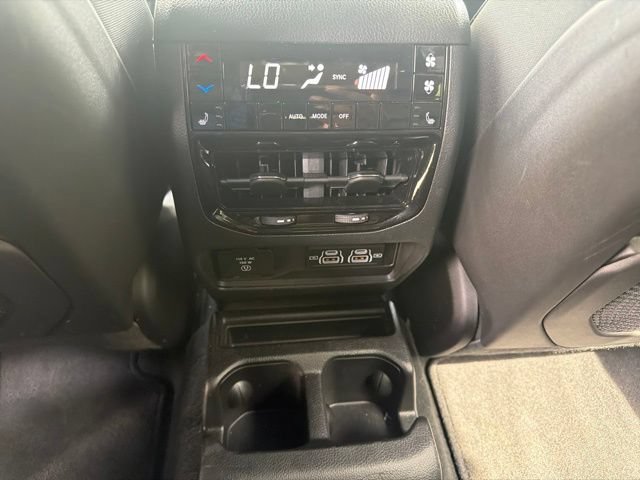 Used 2025 Jeep Grand Cherokee L Limited w/ Luxury Tech Group II RWD image 22