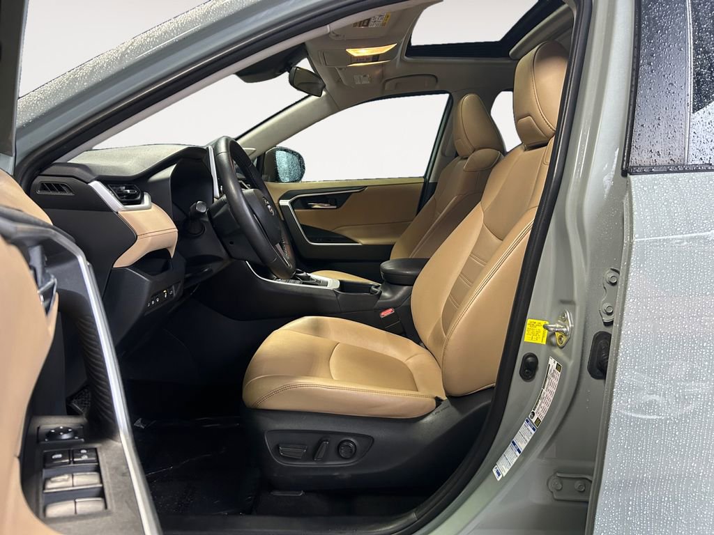 Used 2020 Toyota RAV4 XLE Premium image 16