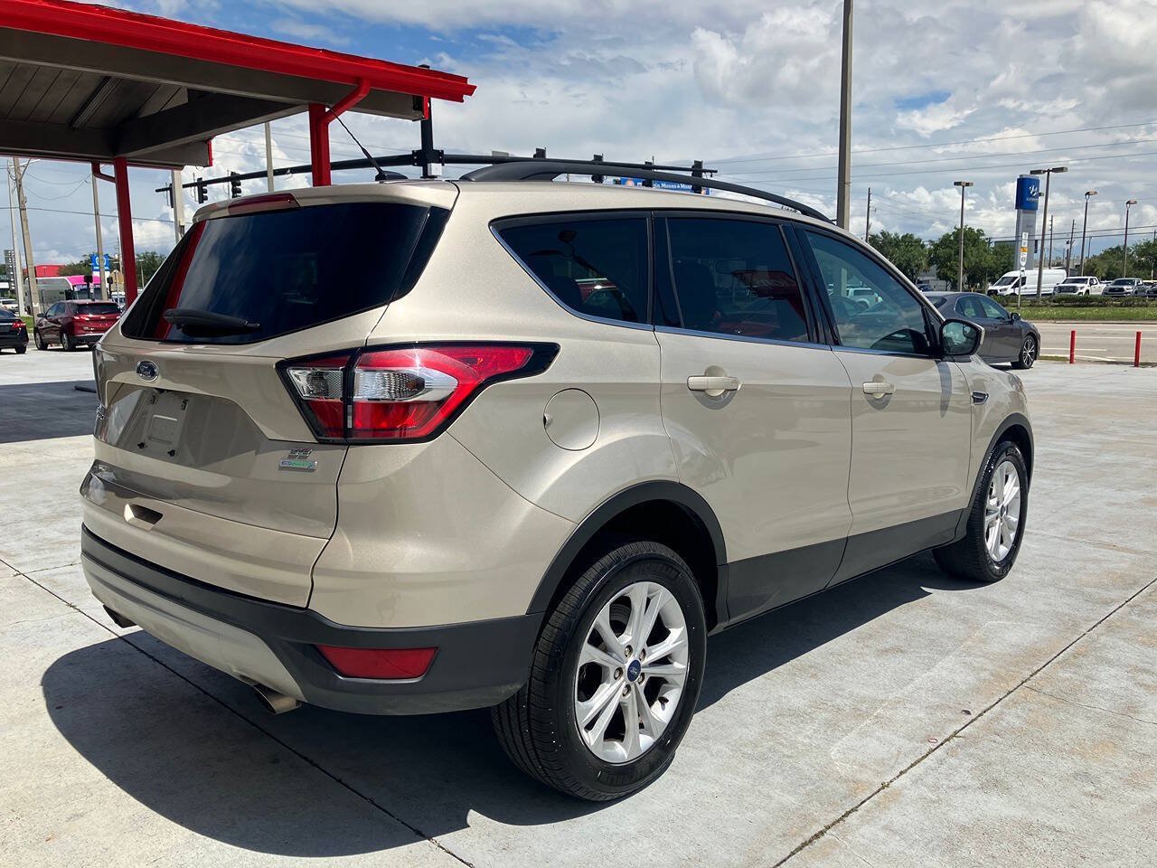 Used 2018 Ford Escape SE FWD image 10