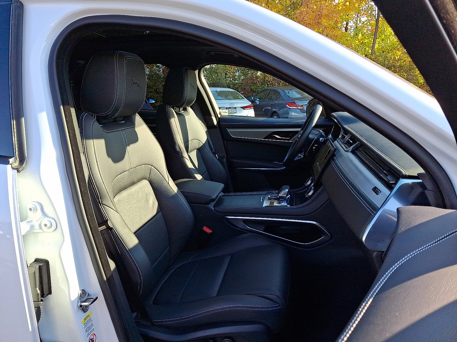 Certified 2025 Jaguar F-PACE R-Dynamic S image 3