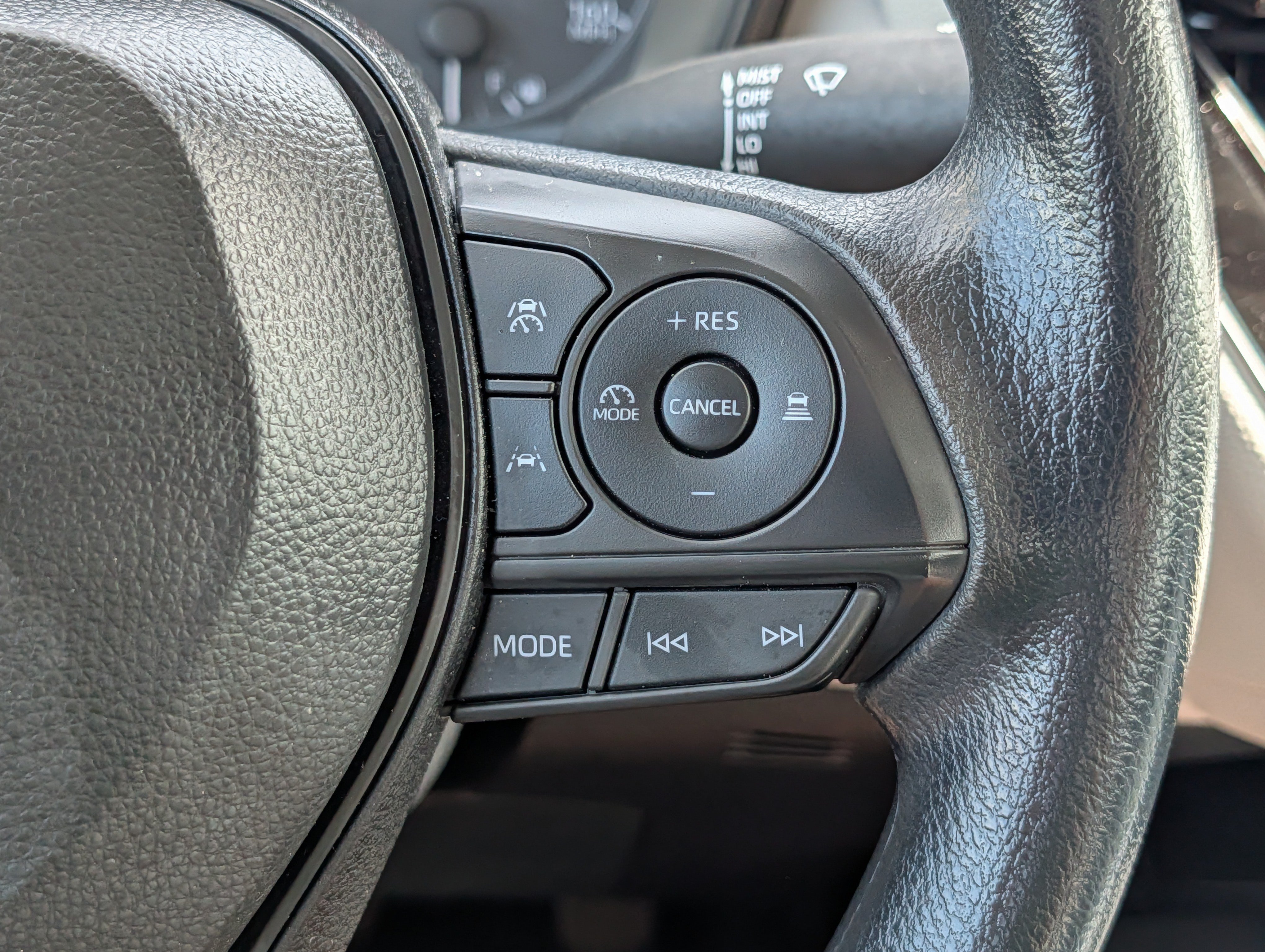 Used 2025 Toyota Corolla LE w/ LE Premium Package FWD image 30