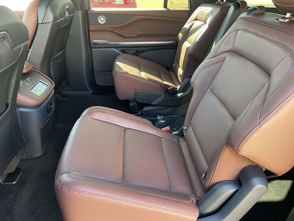 New 2025 Lincoln Navigator L Reserve image 11