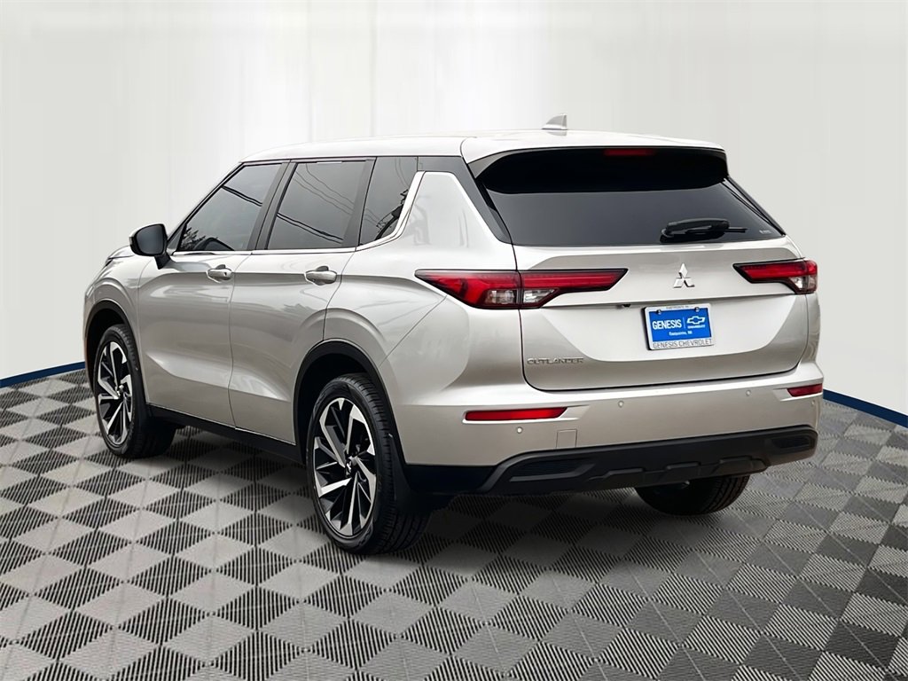 Used 2022 Mitsubishi Outlander ES image 4