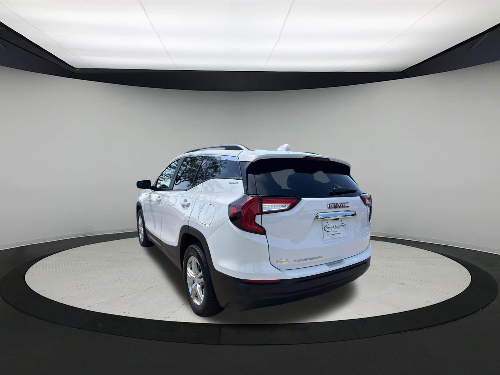 Used 2022 GMC Terrain SLE w/ Driver Convenience Package FWD image 3