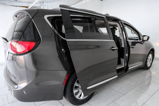 Used 2019 Chrysler Pacifica Touring-L FWD image 42