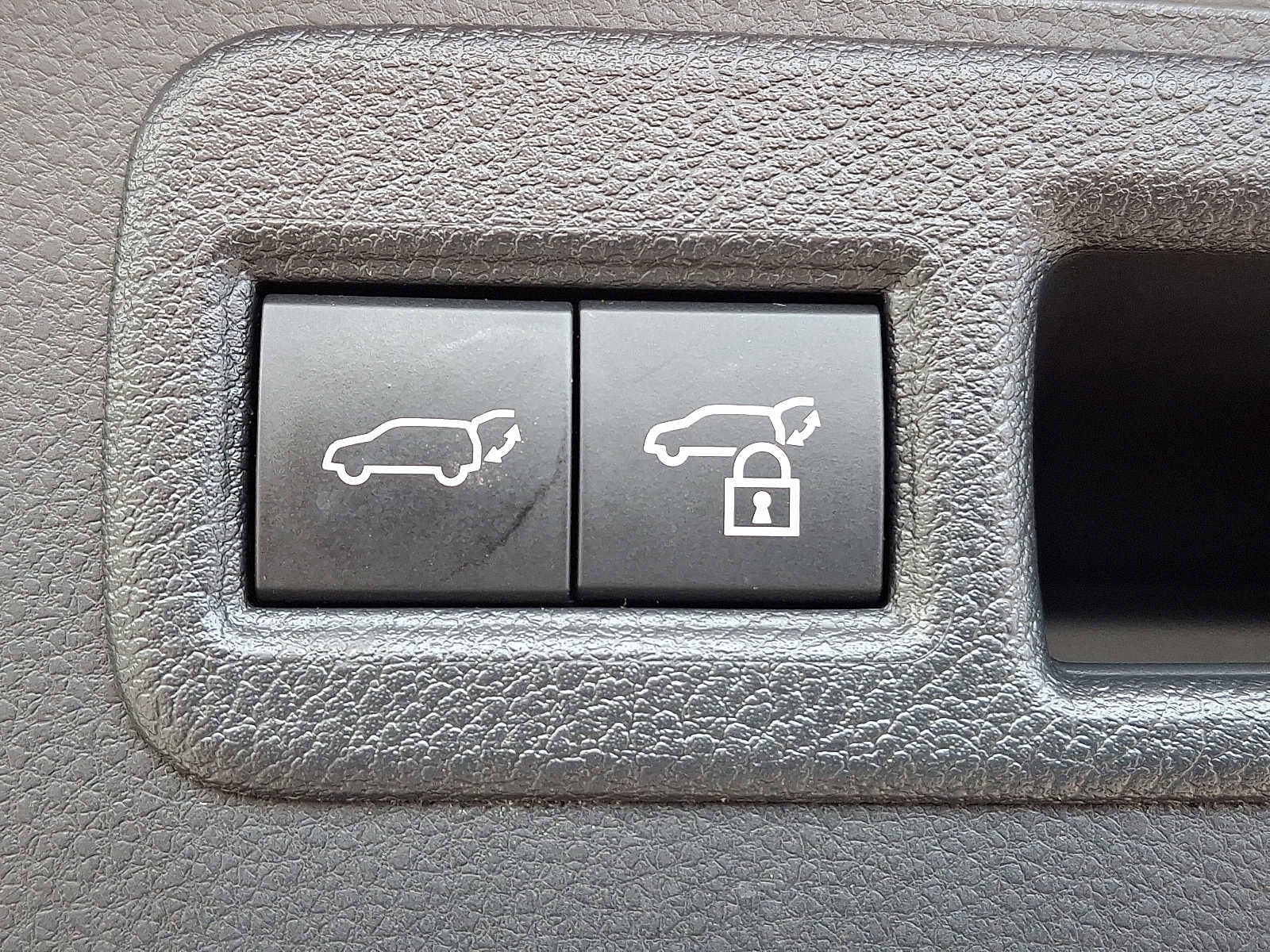 Certified 2023 Toyota Venza LE image 31