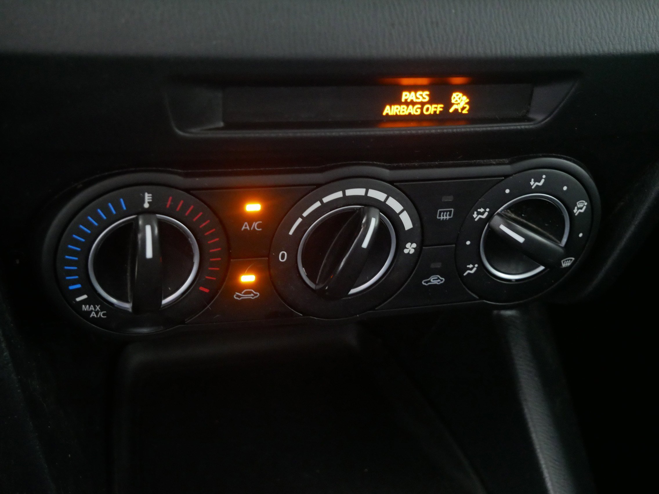 Used 2015 MAZDA MAZDA3 i Touring image 23