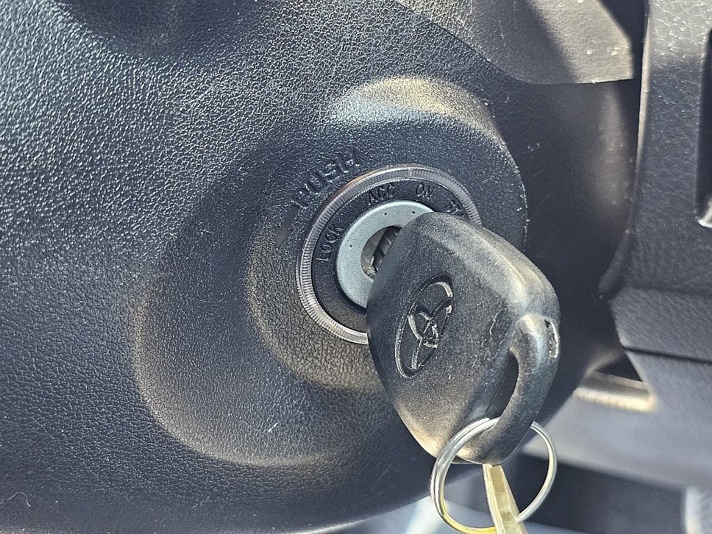 Used 2015 Toyota RAV4 XLE AWD/4WD image 33