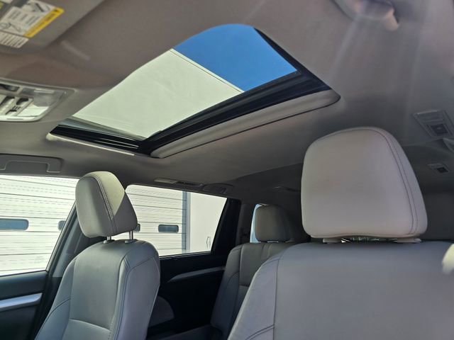 Used 2015 Toyota Highlander XLE AWD/4WD image 23