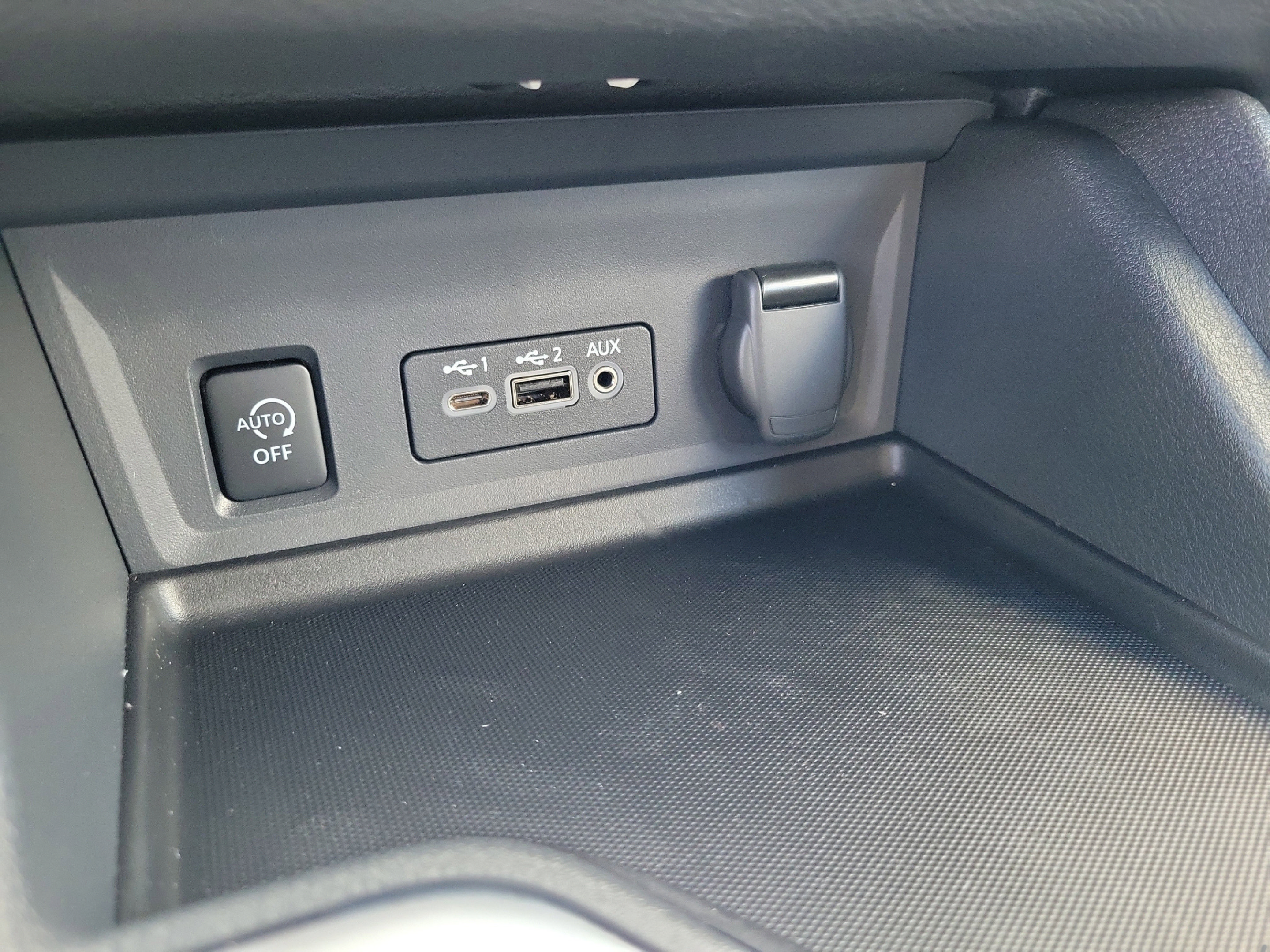 New 2025 Nissan Sentra SR FWD image 32