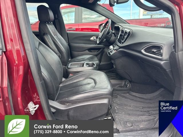 Used 2020 Chrysler Pacifica Touring-L image 16