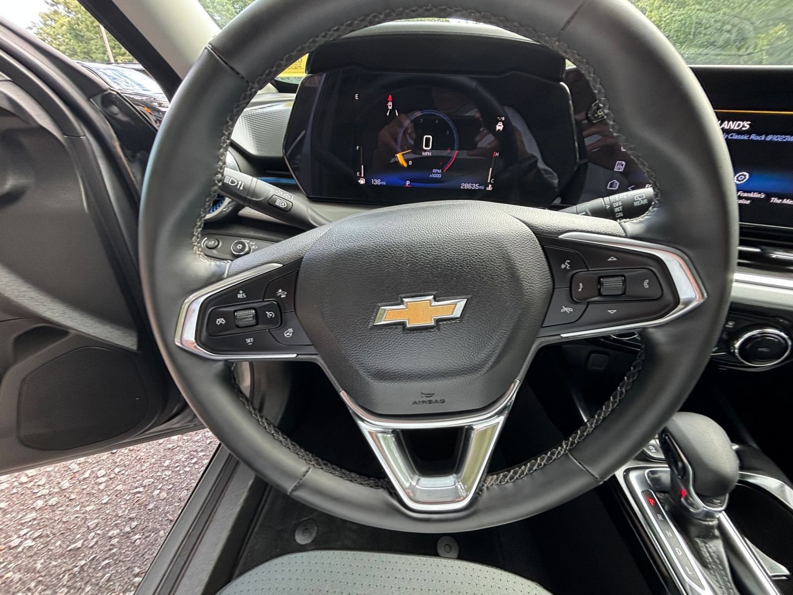 Used 2025 Chevrolet Trax LT w/ LT Convenience Package FWD image 28
