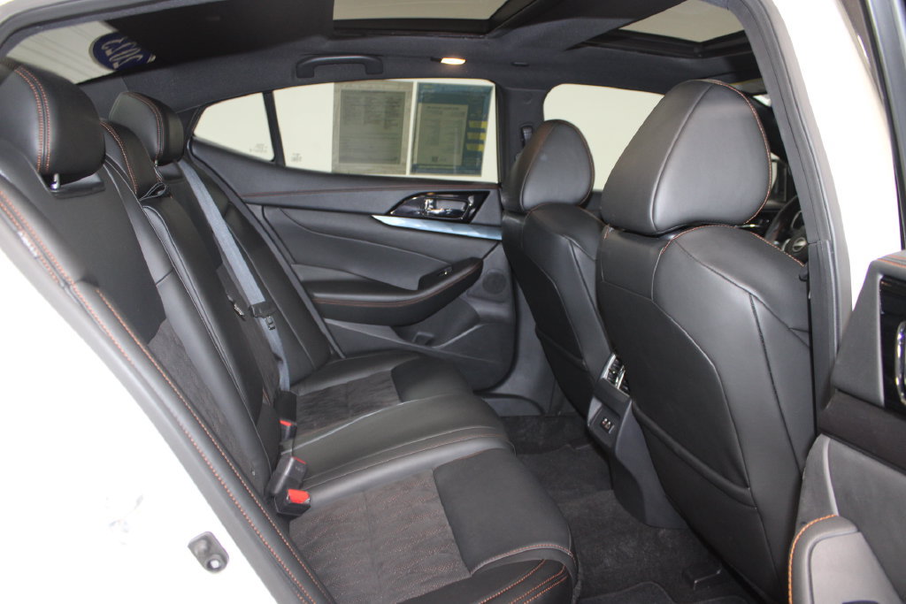 Used 2023 Nissan Maxima SR w/ Sport Mat Group FWD image 28
