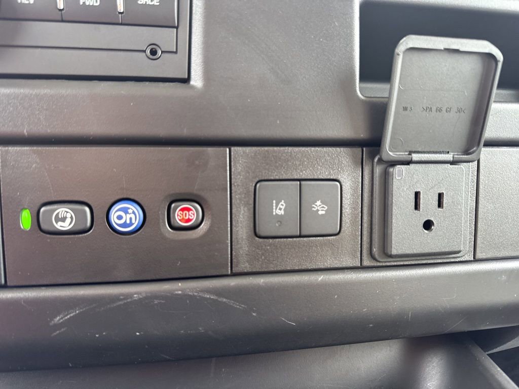 Used 2025 Chevrolet Express 3500 LT w/ LT Preferred Equipment Group image 18