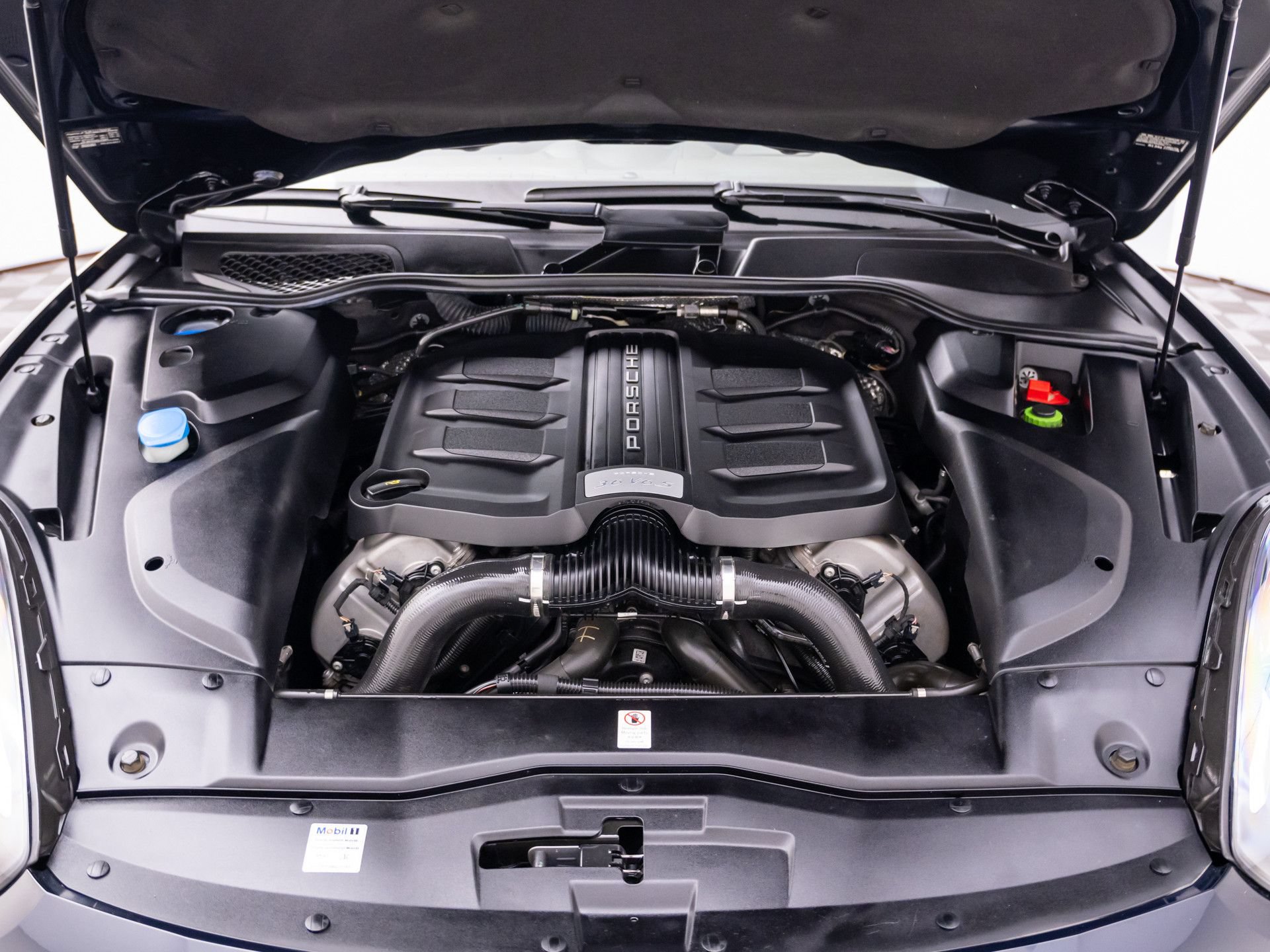 Used 2018 Porsche Cayenne S AWD/4WD image 24