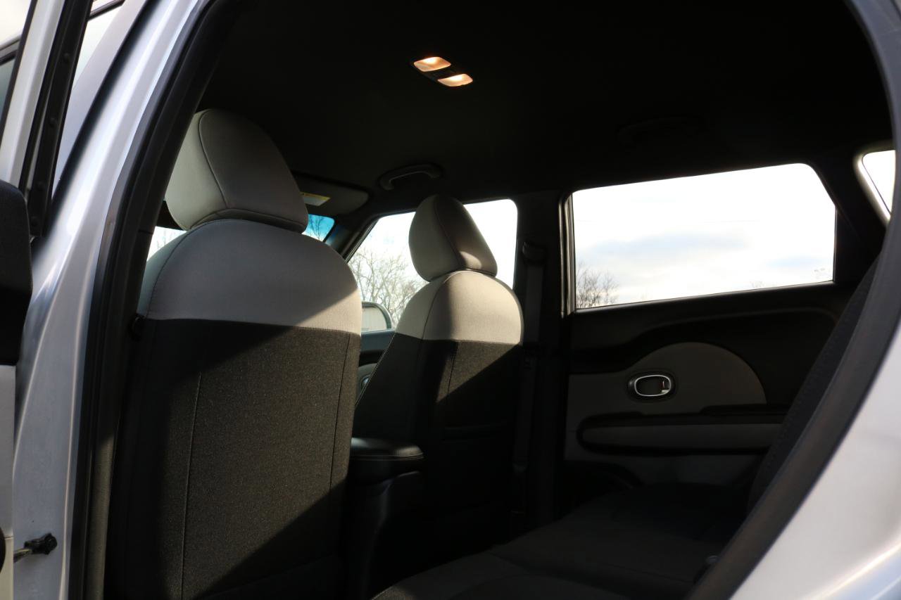 Used 2016 Kia Soul + FWD image 34