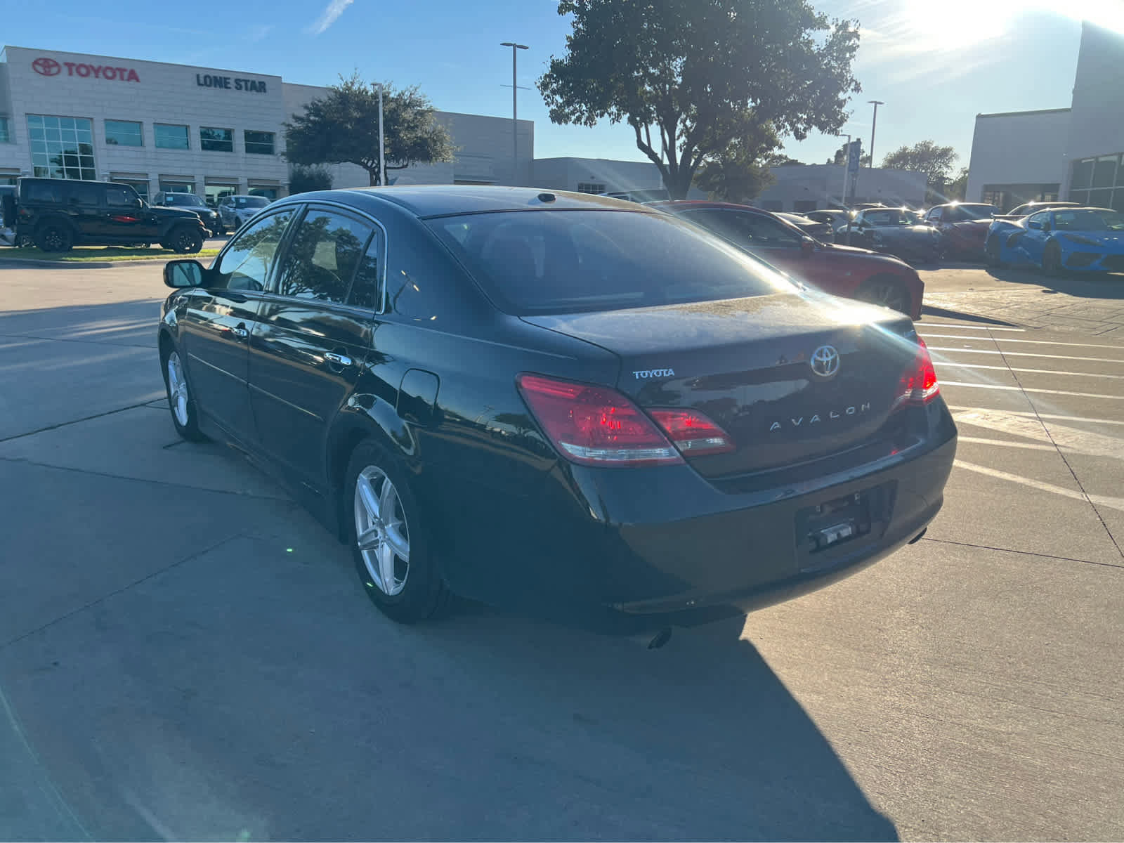 Used 2009 Toyota Avalon Limited image 2