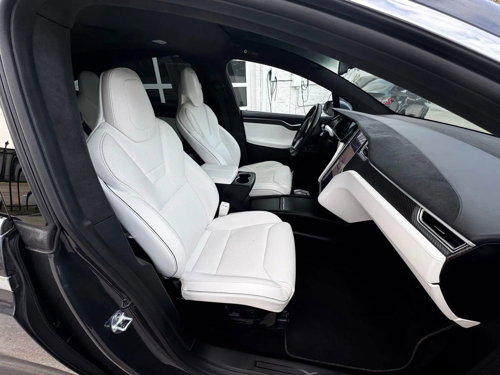 Used 2016 Tesla Model X Performance image 24