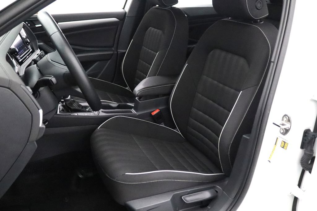 Used 2024 Volkswagen Jetta Sport FWD image 2