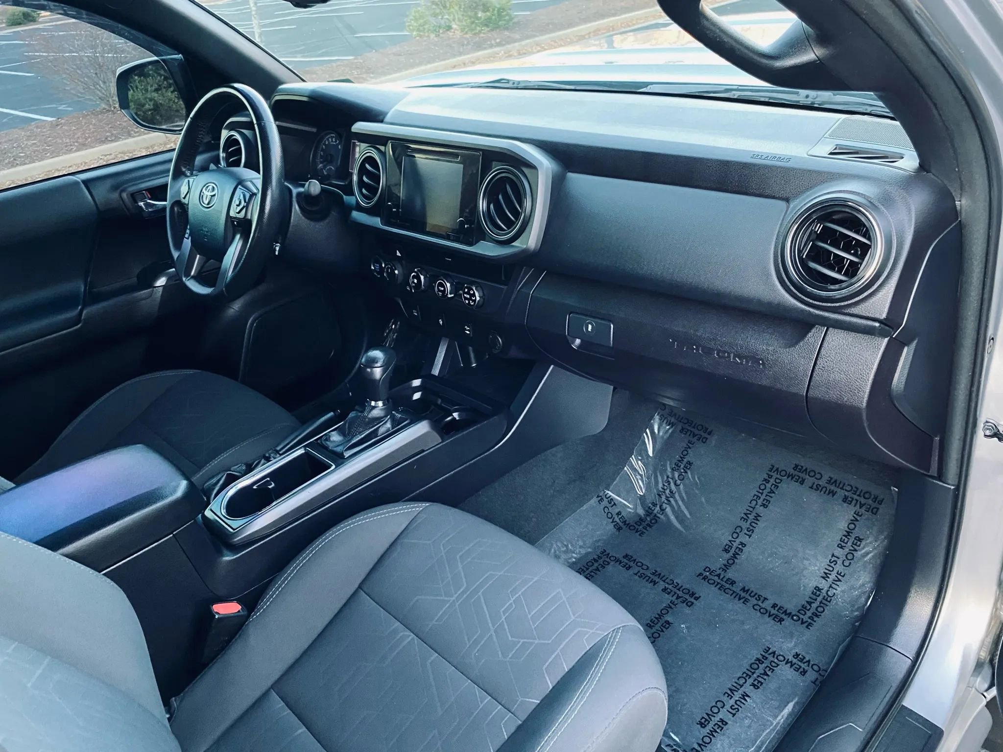 Used 2017 Toyota Tacoma TRD Sport image 10