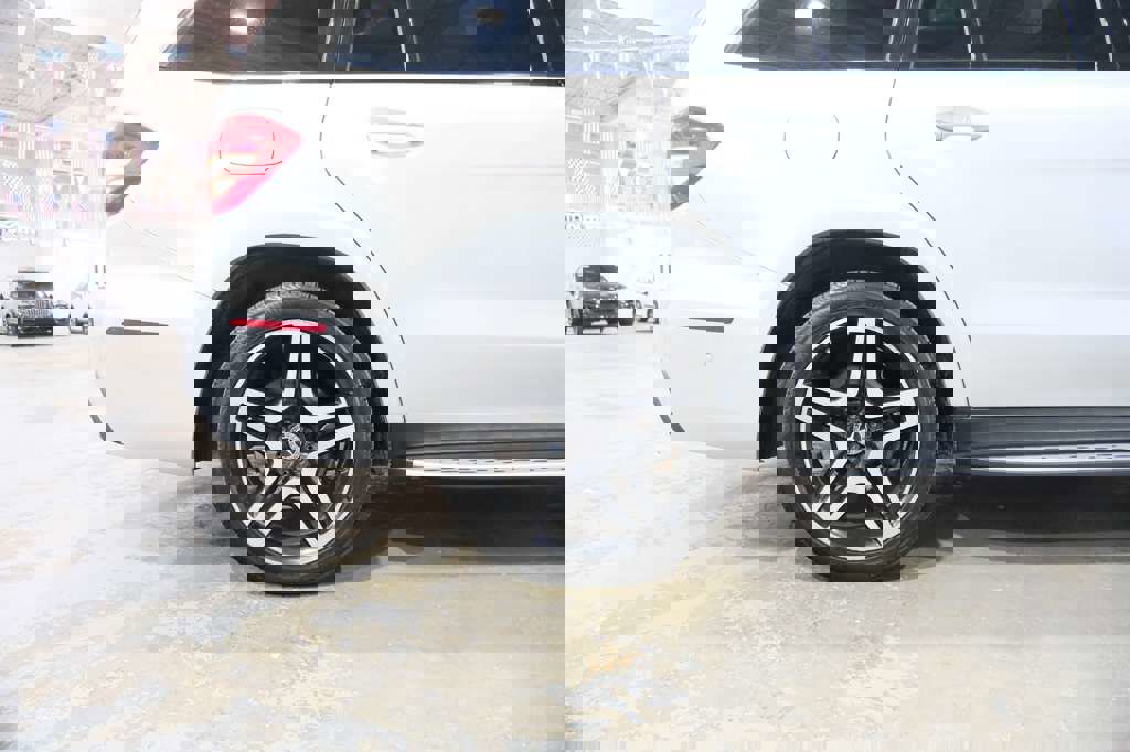 Used 2018 Mercedes-Benz GLS 550 4MATIC w/ Driver Assistance Package image 13