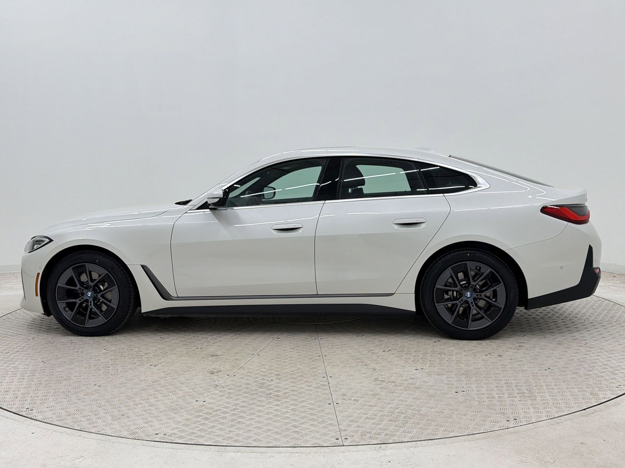 Certified 2023 BMW i4 eDrive40 image 2