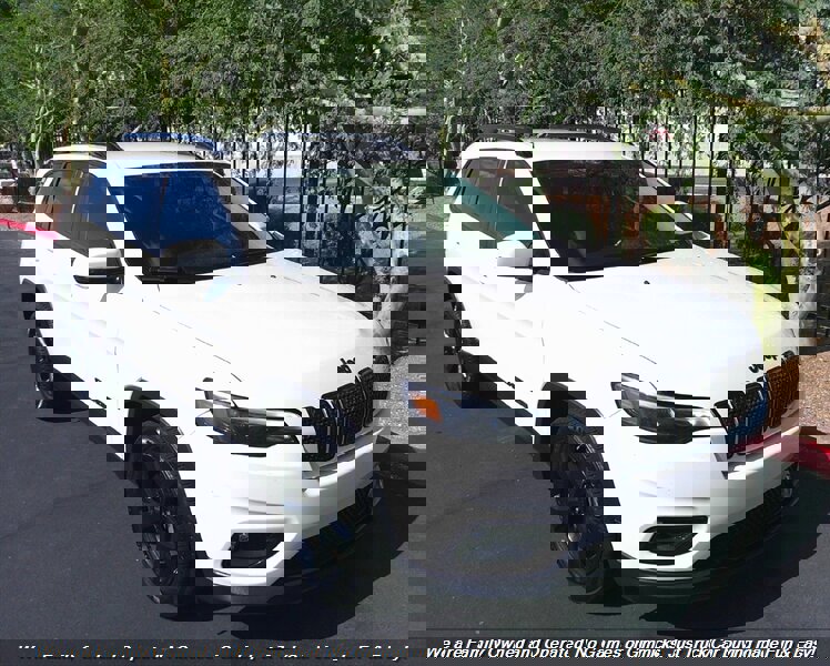 Used 2019 Jeep Cherokee Latitude Plus image 1