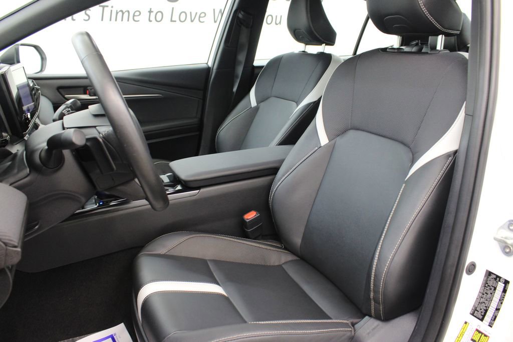 Used 2025 Toyota Camry SE FWD image 14