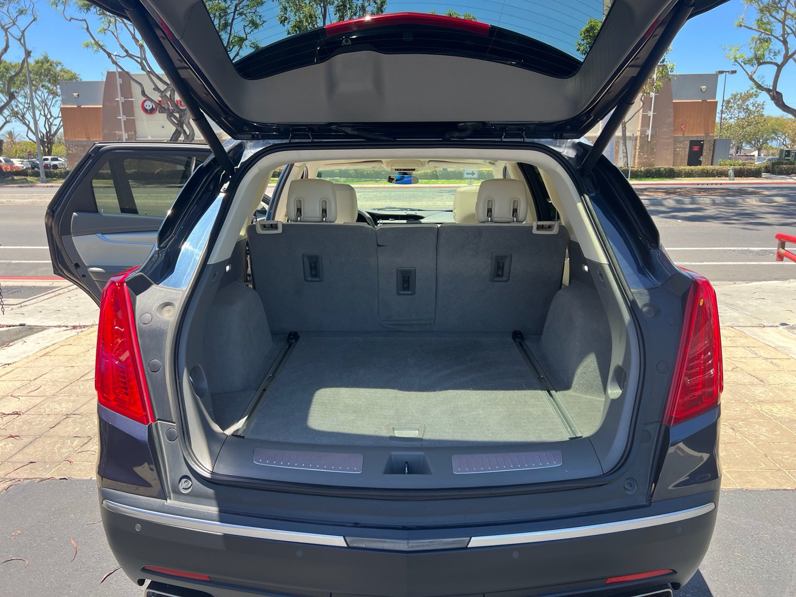 Used 2018 Cadillac XT5 Luxury w/ Driver Awareness Package AWD/4WD image 38