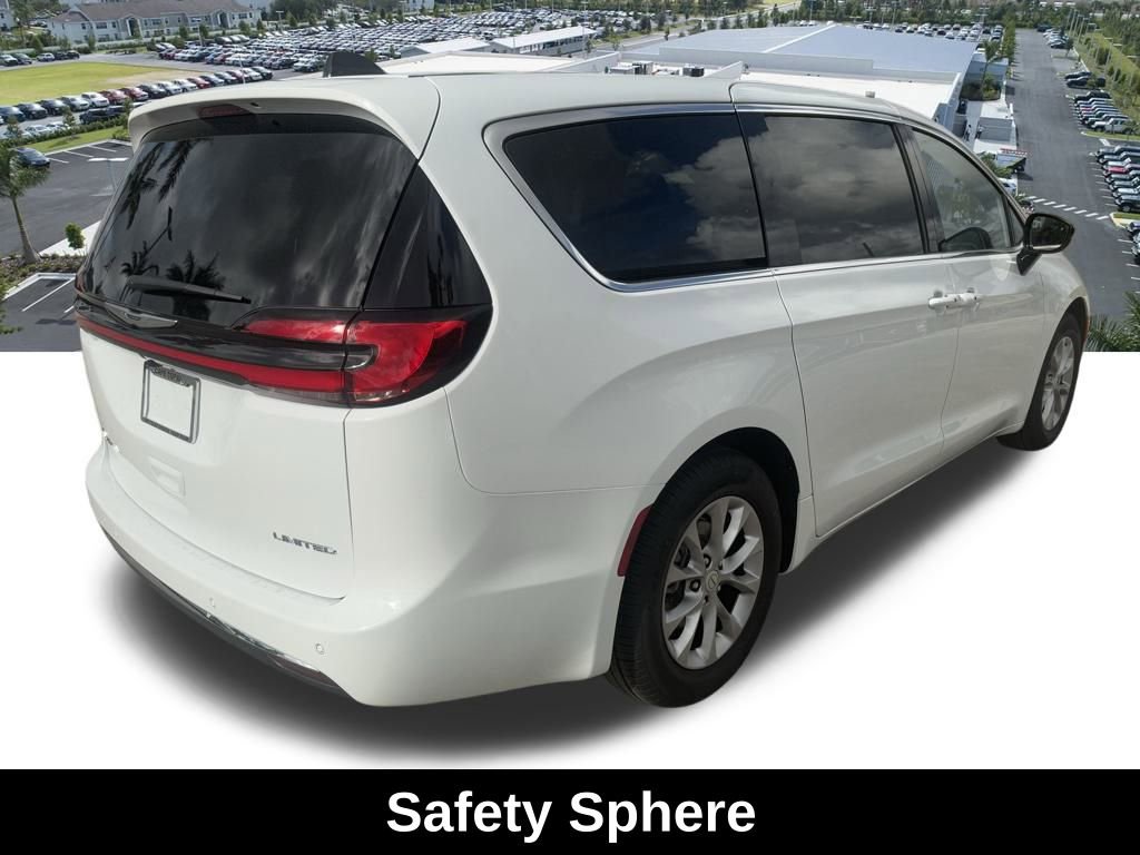 New 2026 Chrysler Pacifica Limited FWD image 4