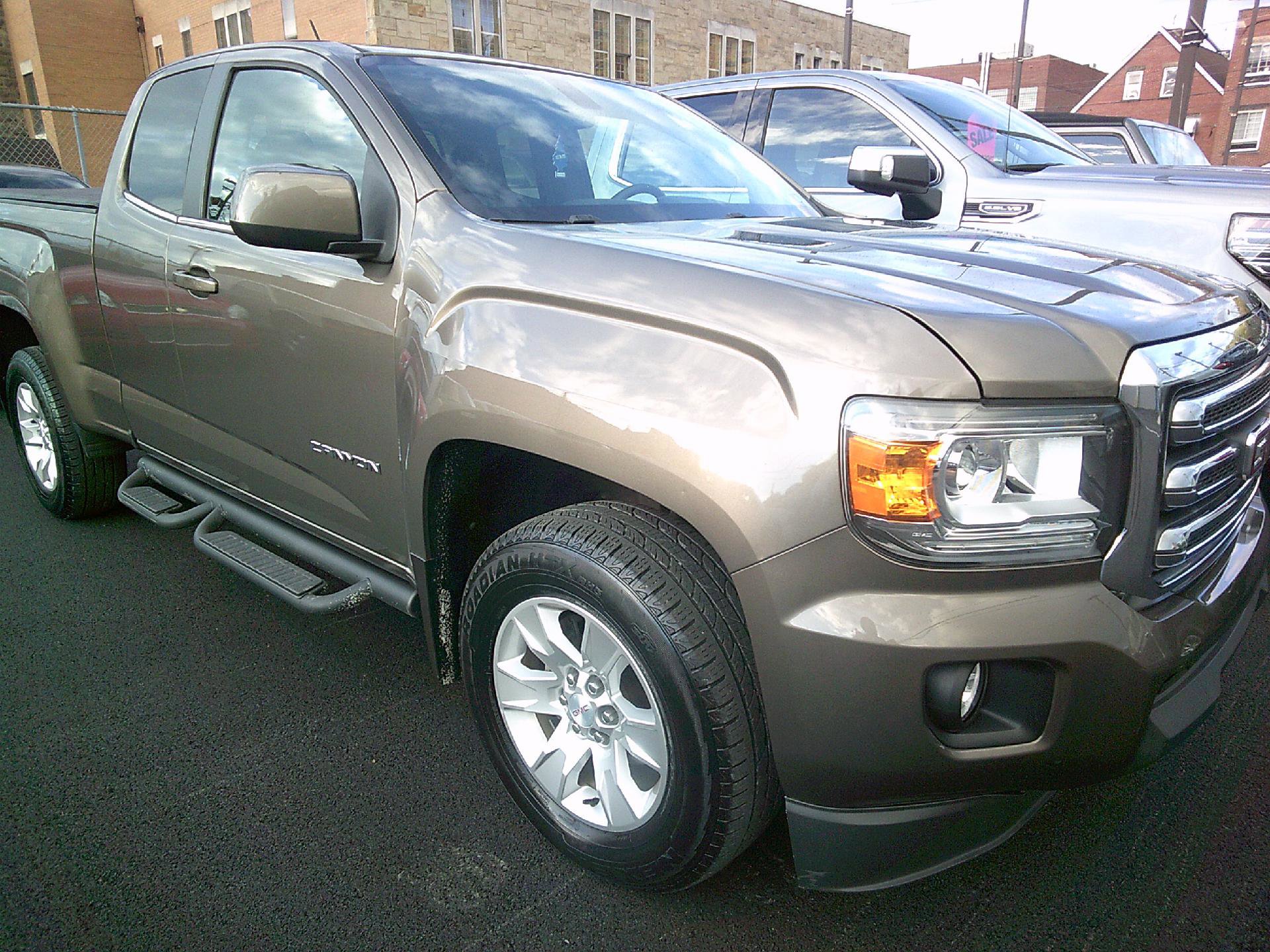 Used 2016 GMC Canyon SLE w/ SLE Convenience Package image 1