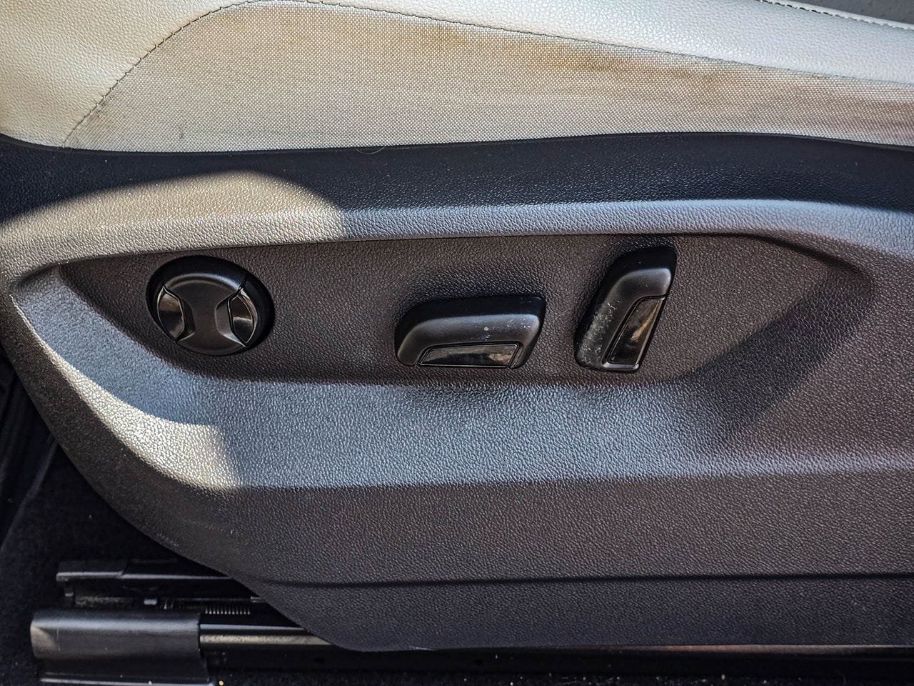 Used 2019 Volkswagen Tiguan SE AWD/4WD image 16
