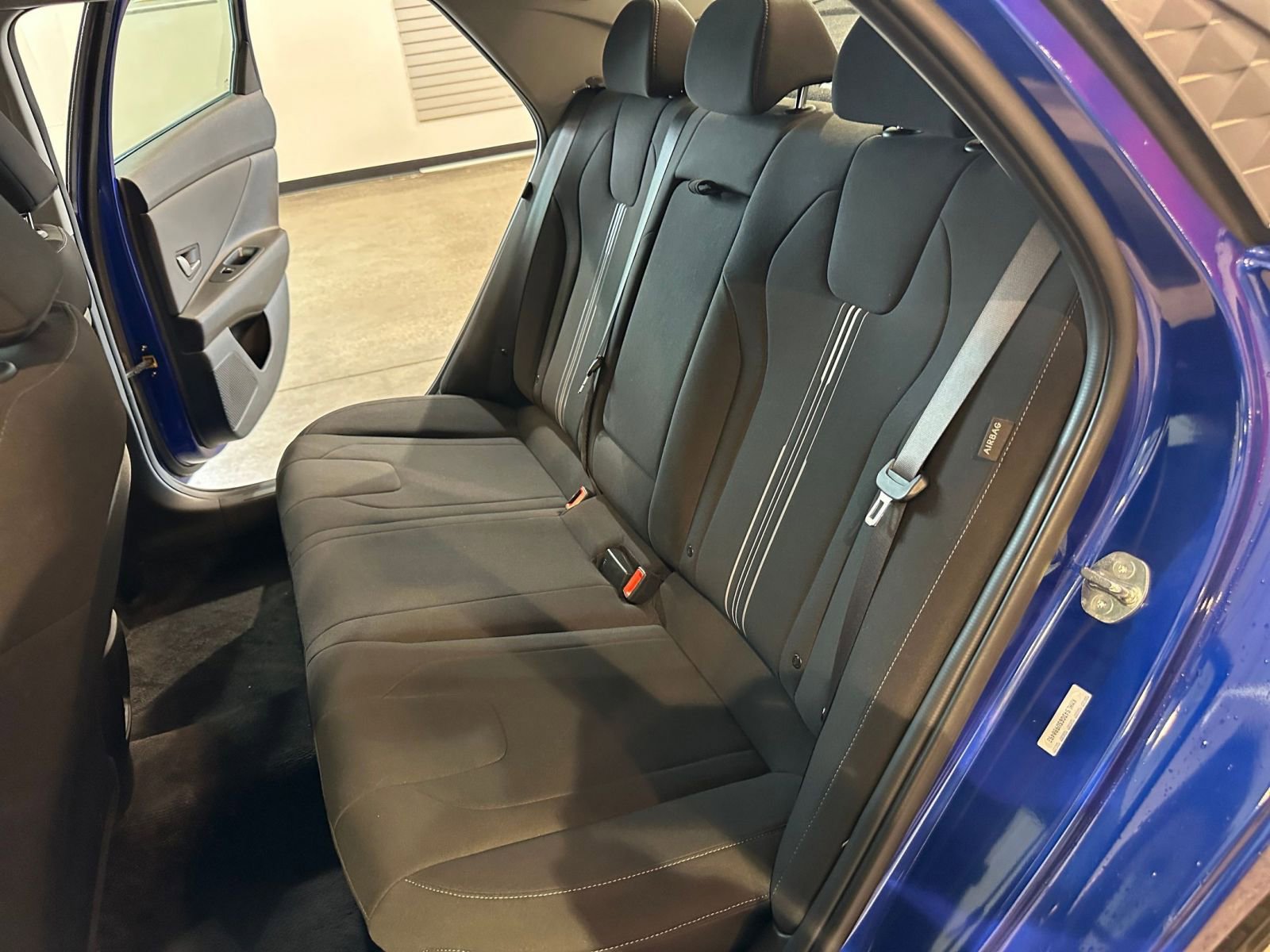 Used 2025 Hyundai Elantra SEL image 39