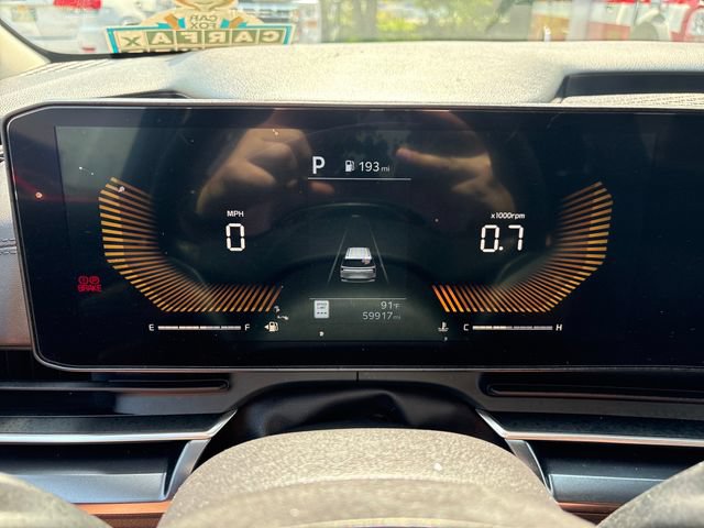 Used 2025 Kia Carnival FWD image 13