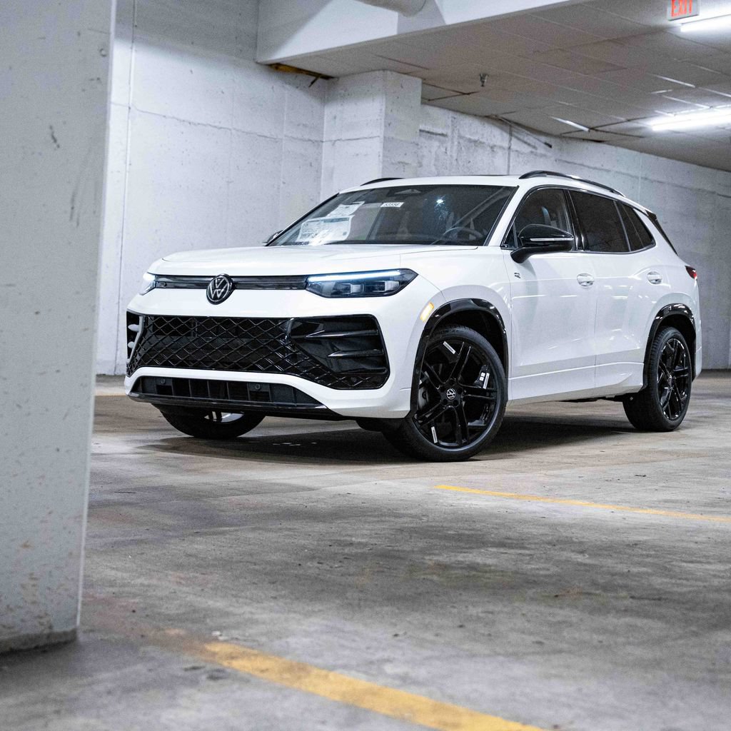 New 2026 Volkswagen Tiguan SE R-Line FWD image 1